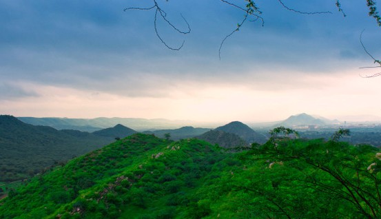 aravali-hills-hiking-trekking-in-jaipur-monsoon