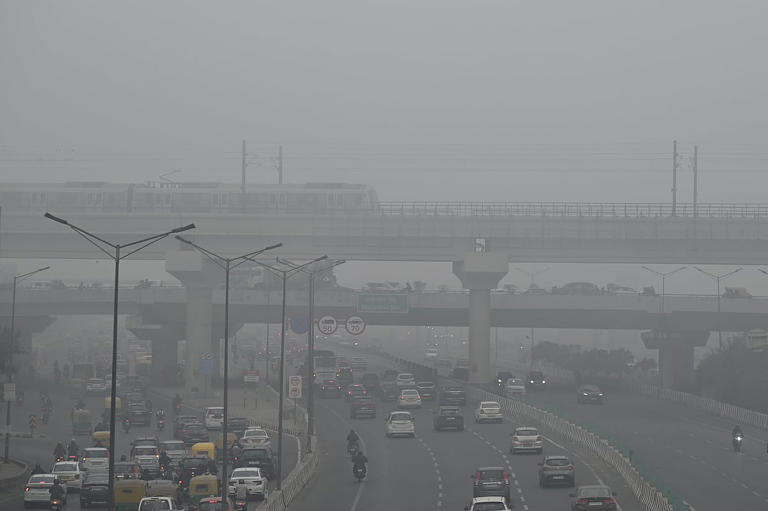 Roads disappeared, flights stopped: Darkness spreads over North India due to the havoc of fog, when will relief come?