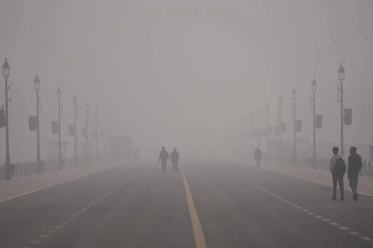 Toxic smog blankets New Delhi, disrupting travel and plunging air