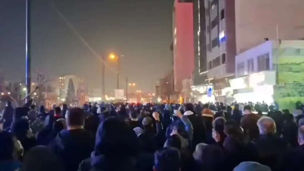 iranian protests escalate as authorities cut internet and