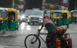 Surprise rain amidst the heat in Delhi! IMD issues yellow alert, February sees a mix of cold and drizzle